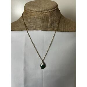 Lovely Vtg Jade Like Pendant On Gold Tone Chain.